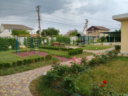От домиков